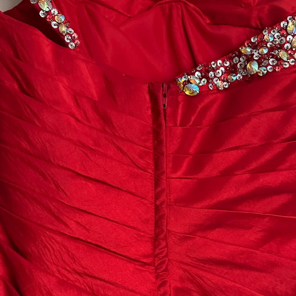 Elegant One-Shoulder Red Prom Dress with Sparkling Multicolor Beaded Strap - Picture 14 of 14